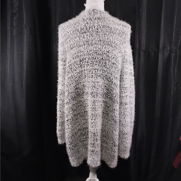 LANE BRYANT! WHITE & BLACK MARLED, FLUFFY, FULL OPEN CARDIGAN SWEATER! SZ 22/24 - Picture 5 of 11